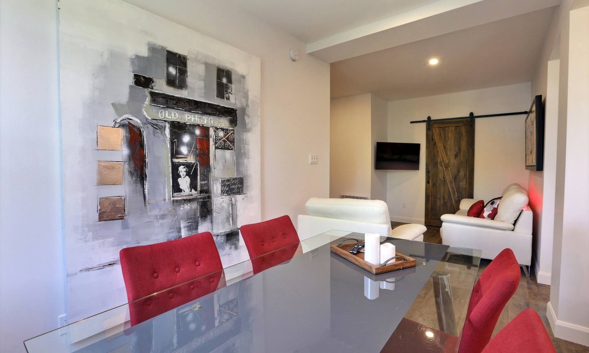 Paine-Sec Apartment | Sublime, Renovated! One river from Chateau Frontenac. 2 bedrooms, free parking!