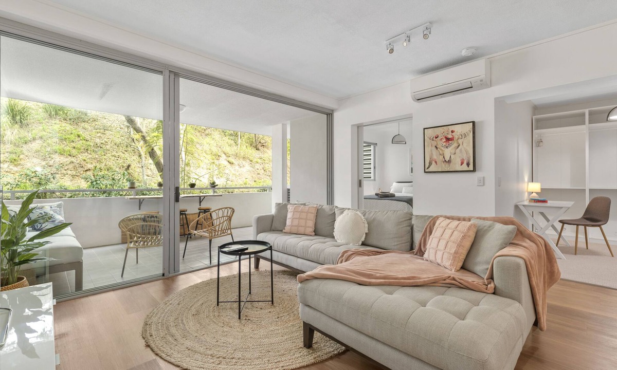 Teneriffe Apartment | Sublime Simplicity! ~ 1Bed/Study/1Bath/Balcony/1Car