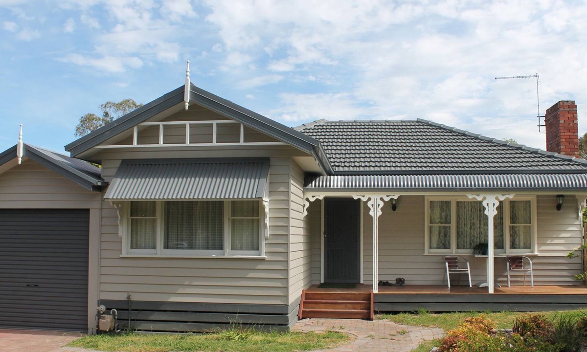 Ringwood House | Suburban charm & great location