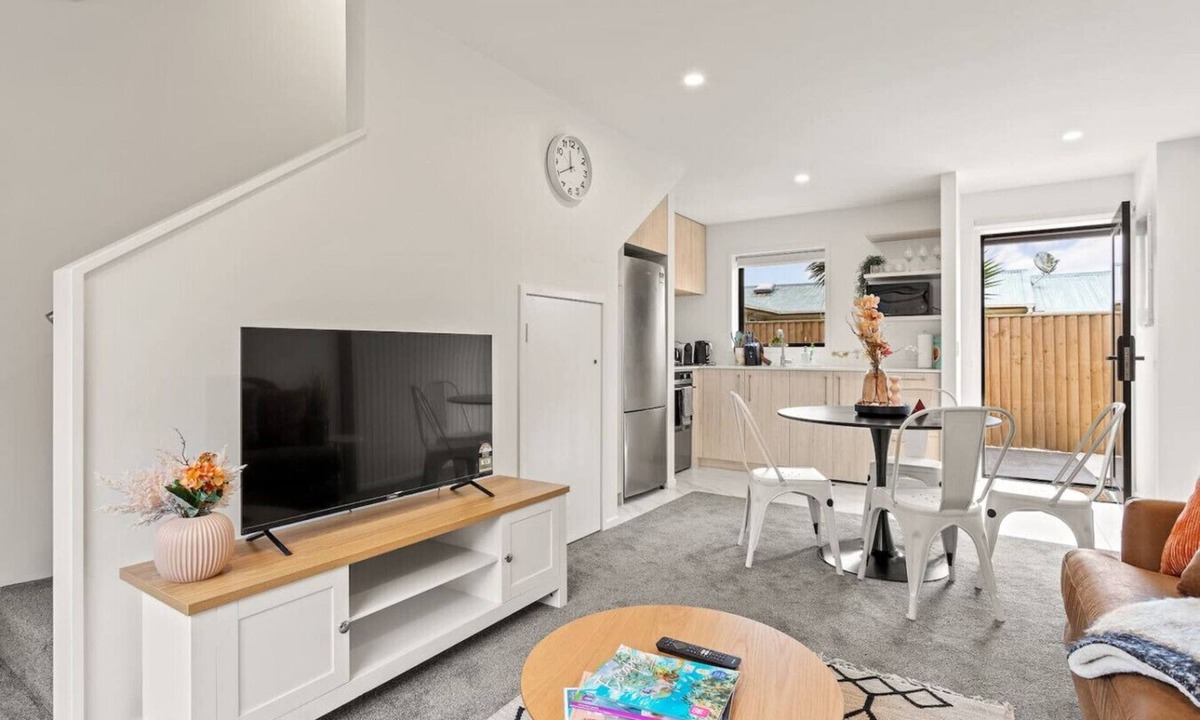 Henderson Apartment | Suburban Hideaway in Henderson