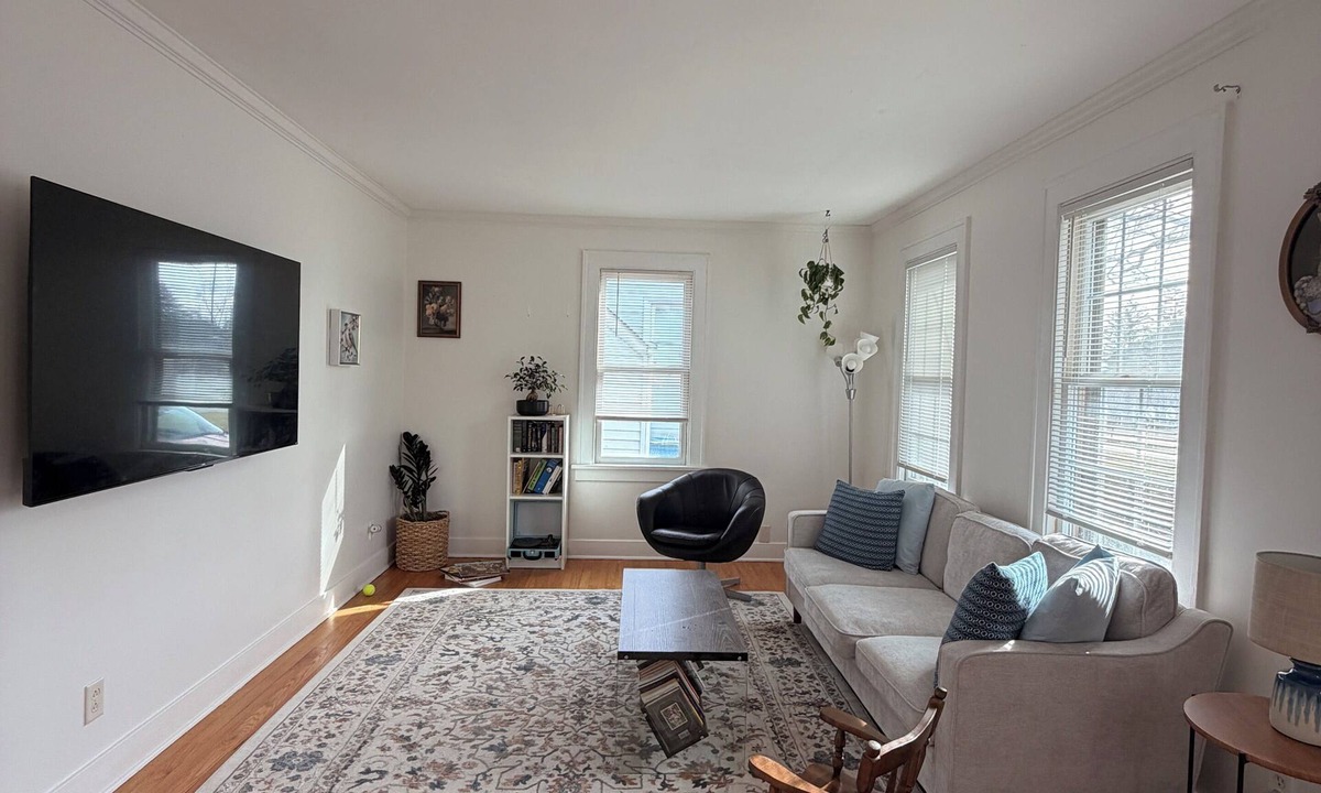 Downers Grove House | Suburban Home - Quiet & Safe Neighborhood