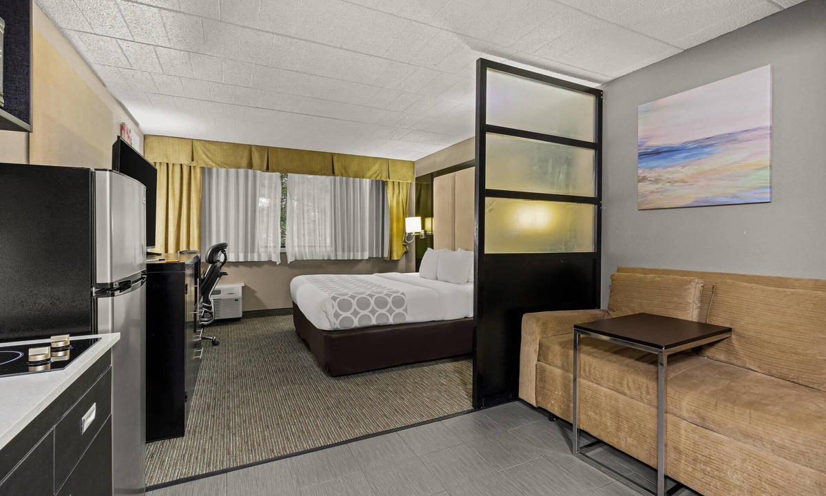Altoona Hotel | Suburban Studios Altoona