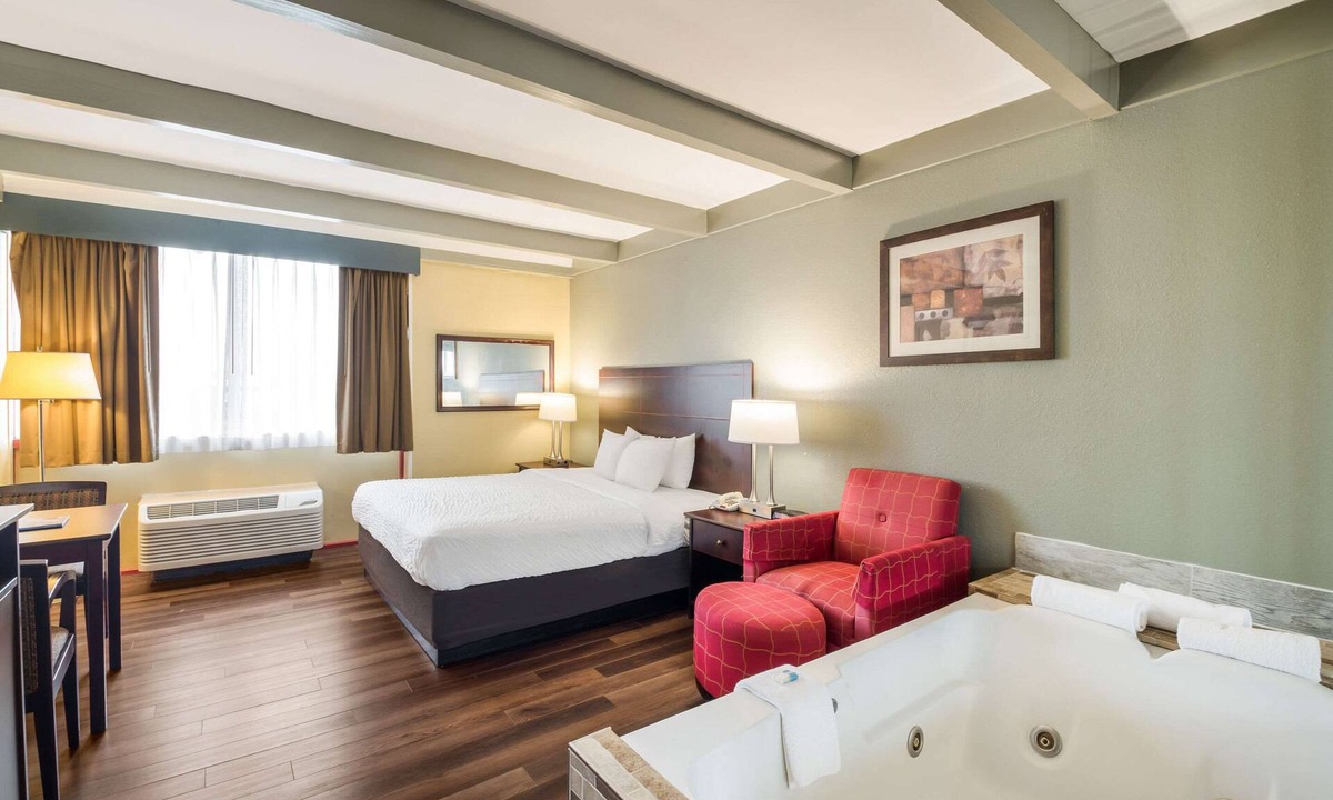 Cheektowaga Hotel | Suburban Studios Buffalo Airport