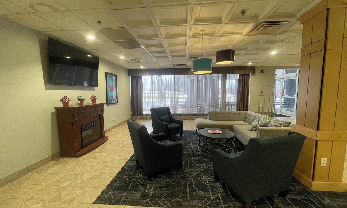 East Syracuse Hotel | Suburban Studios East Syracuse Carrier Circle