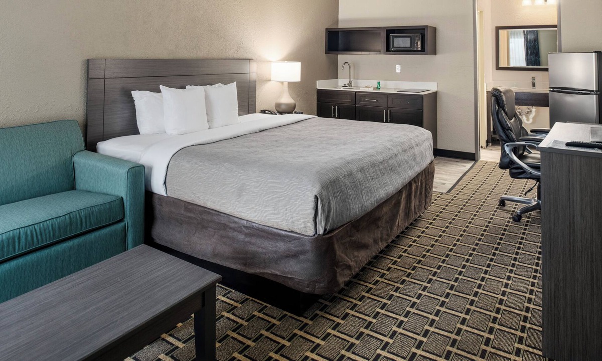 Kingsland Hotel | Suburban Studios Hotel Kingsland Near I-95