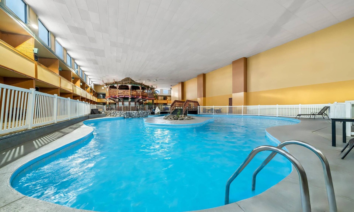 Kearney Hotel | Suburban Studios, Kearney