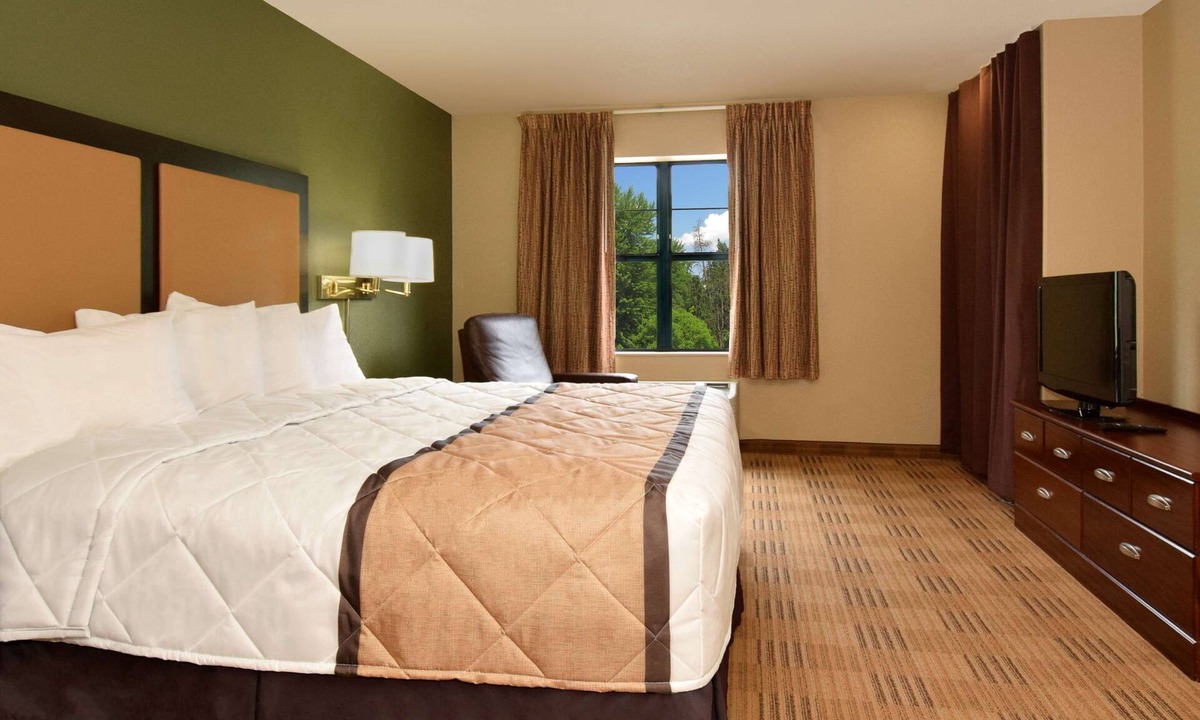 Brooklyn Center Hotel | Suburban Studios Minneapolis Brooklyn Center