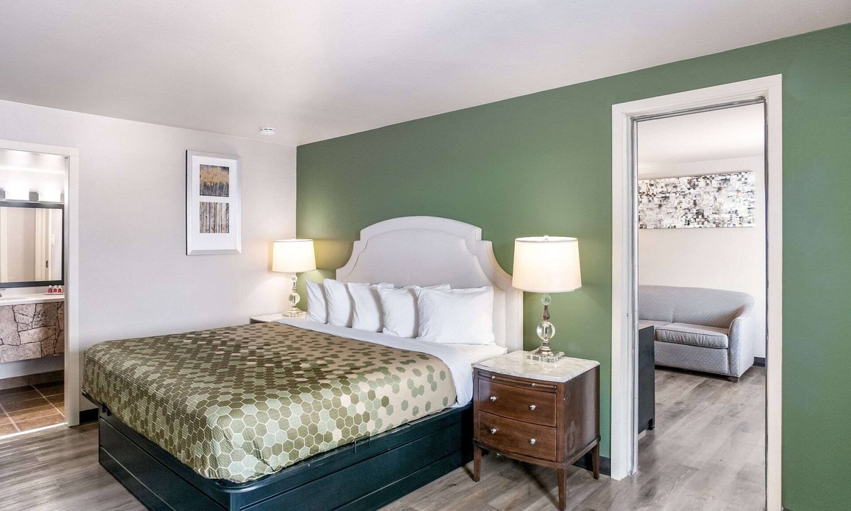 Neenah Hotel | Suburban Studios Neenah-Appleton