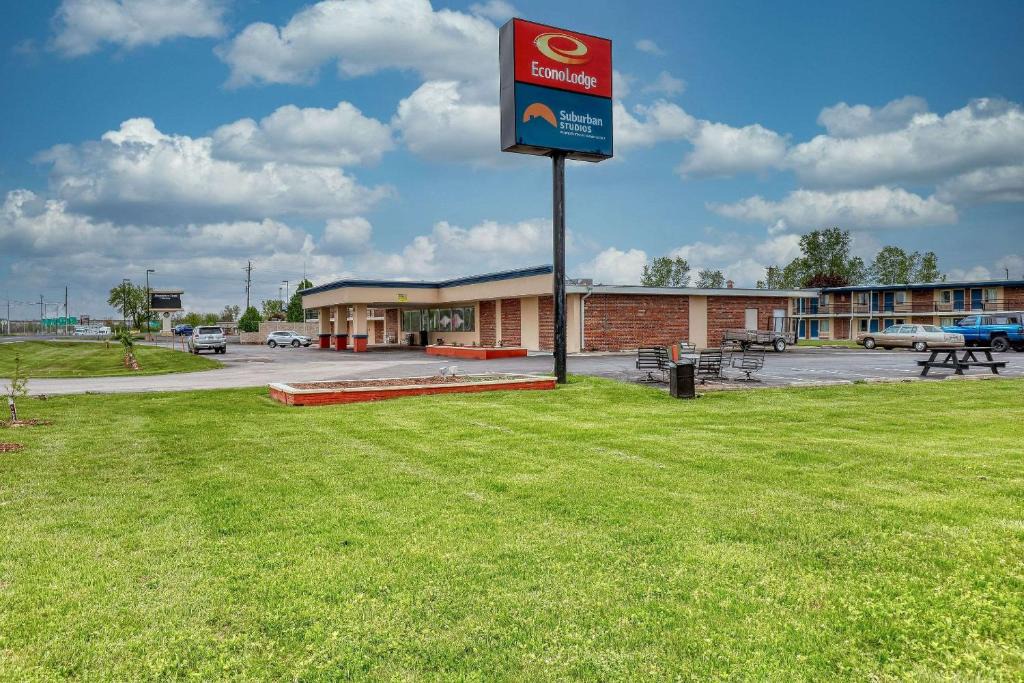 Neenah Hotel | Suburban Studios Neenah-Appleton