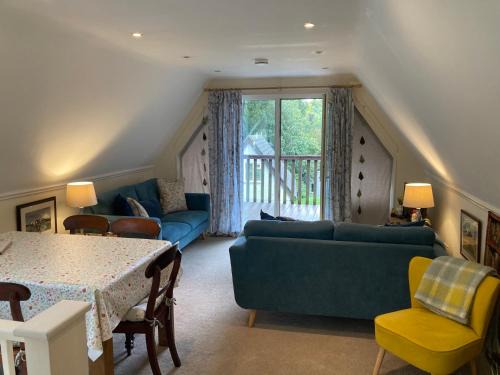 Newton Ferrers Ski Chalet | Sue's Lodge