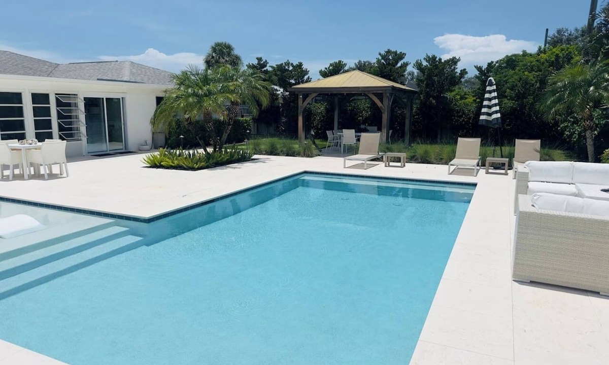 Naples Park Cottage | Sugar Beach Bungalow with a Pool!