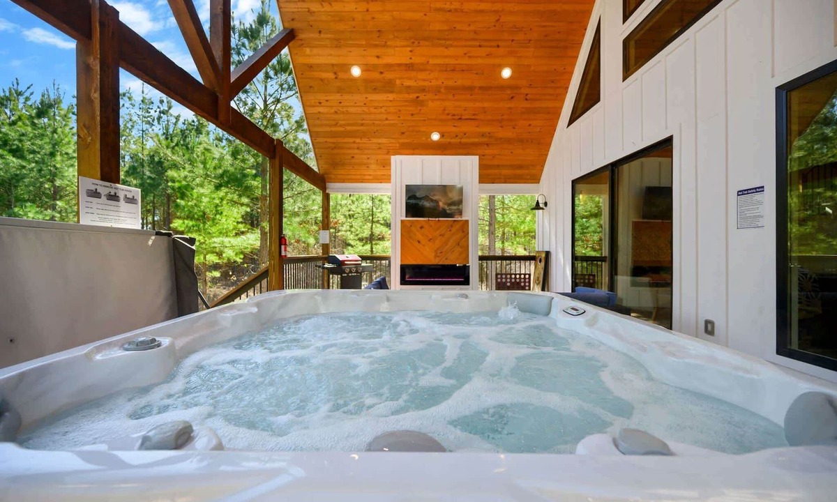 Broken Bow Cabin | Sugar Bear Den Stay for 10!