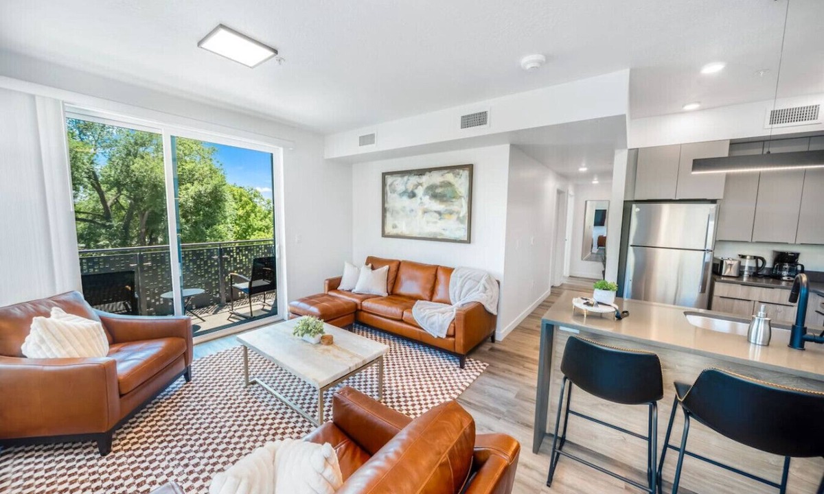 Sugar House Apartment | Sugarhouse! Mountain View 3BR, 2BA Gym, Parking
