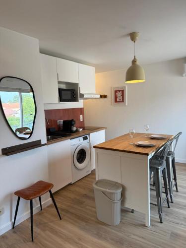 La Verpilliere Apartment | Suite Ô Maé Village Outlet - Gare Aéroport