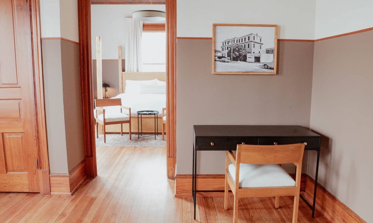 San Jacinto Hotel | Suite 11 - 1st Floor - 540 sq ft - King Bed