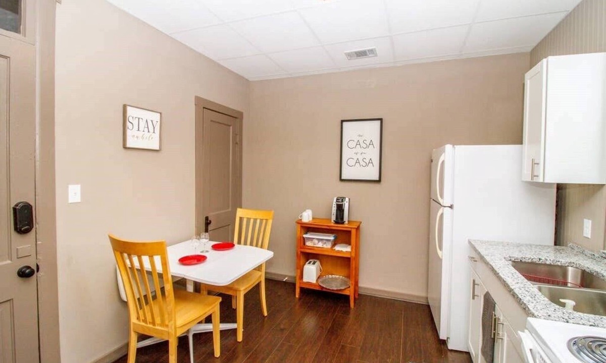 Hermann Hotel | Suite #2 - 1 Bed 1 Bath in Downtown Hermann