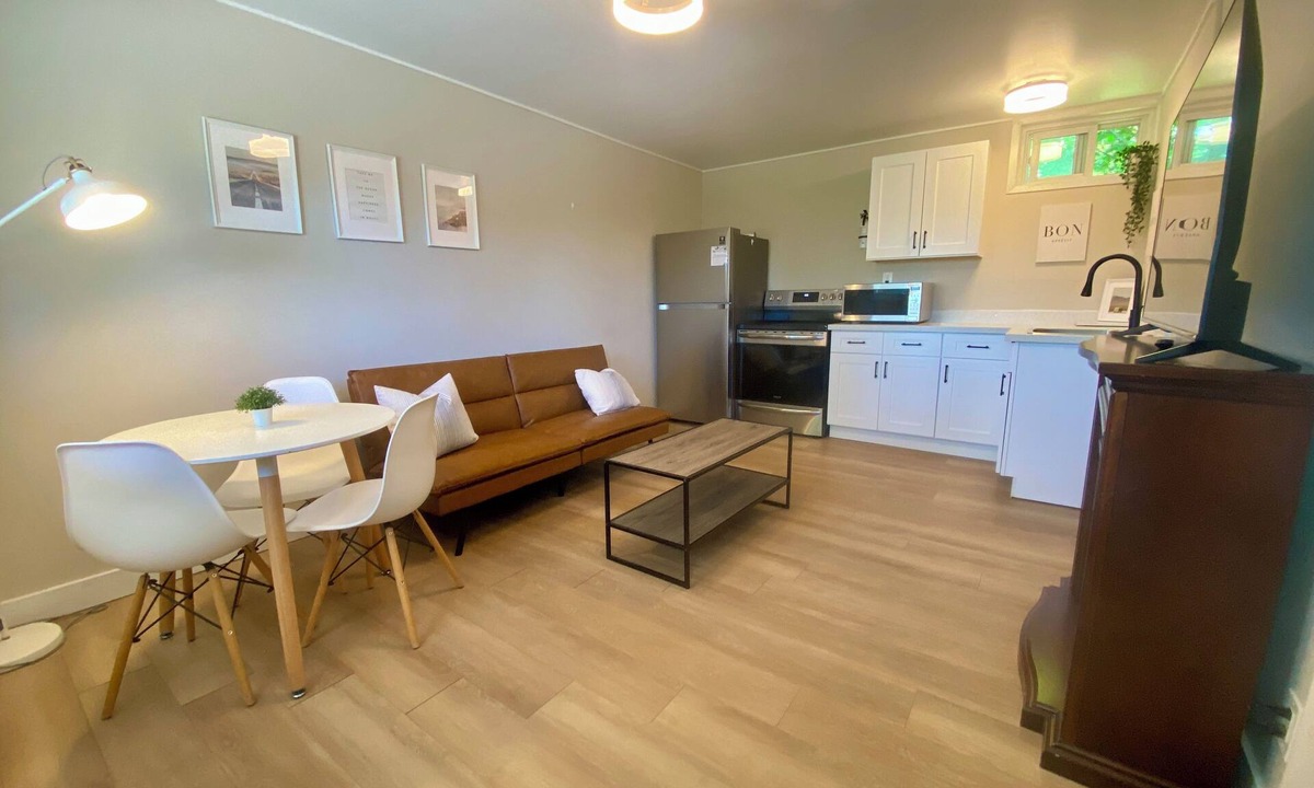 Bluewater Apartment | Suite 3 - Relax in beautiful Bayfield - 15min from Grand Bend
