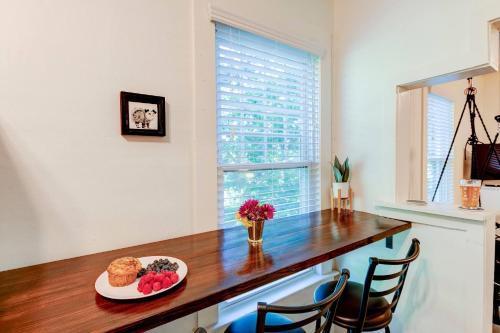 Black Mountain Apartment | Suite 3