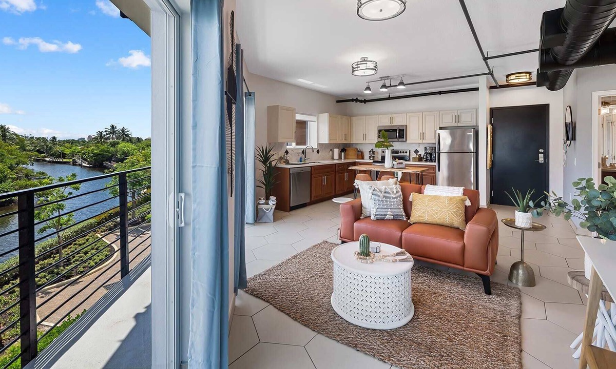 Wilton Manors Apartment | Suite 303: King Bed, Balcony, Heated Pool, Gym