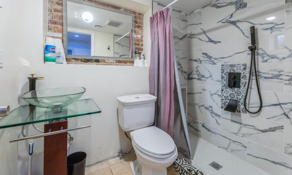 Greenville House | Suite at the Spahaus