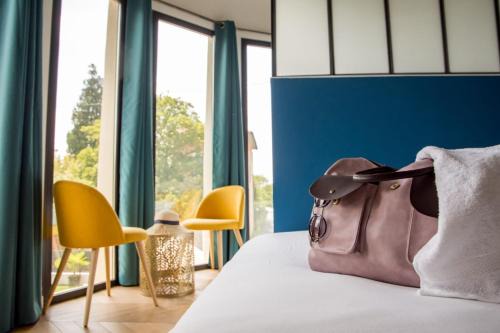 Trevoux Bed & Breakfast | Suite atypique, jacuzzi & Piscine
