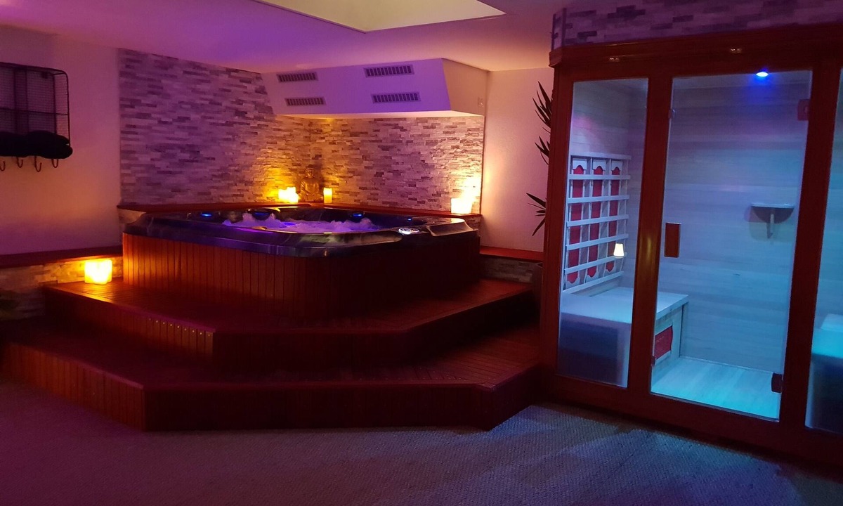 Clisson Bed & Breakfast | Suite Avec Jacuzzi et Sauna Privatifs à Clisson