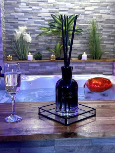 Leguevin Apartment | Suite avec Jacuzzi Privatif-Golden Jacuzzi