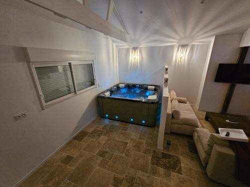 Couesmes-Vauce House | Suite avec spa