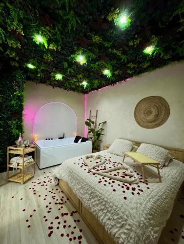Boran-sur-Oise Apartment | Suite Bali Love - Love Room - Jacuzzi