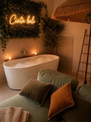Cour-Cheverny Apartment | Suite Bali SPA et sauna privé - Châteaux de la Loire