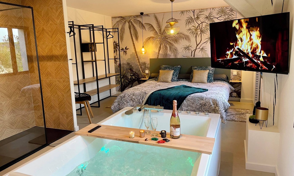 Louresse-Rochemenier Cottage | Suite "balnéo" 2 Personnes - Domaine des Varennes