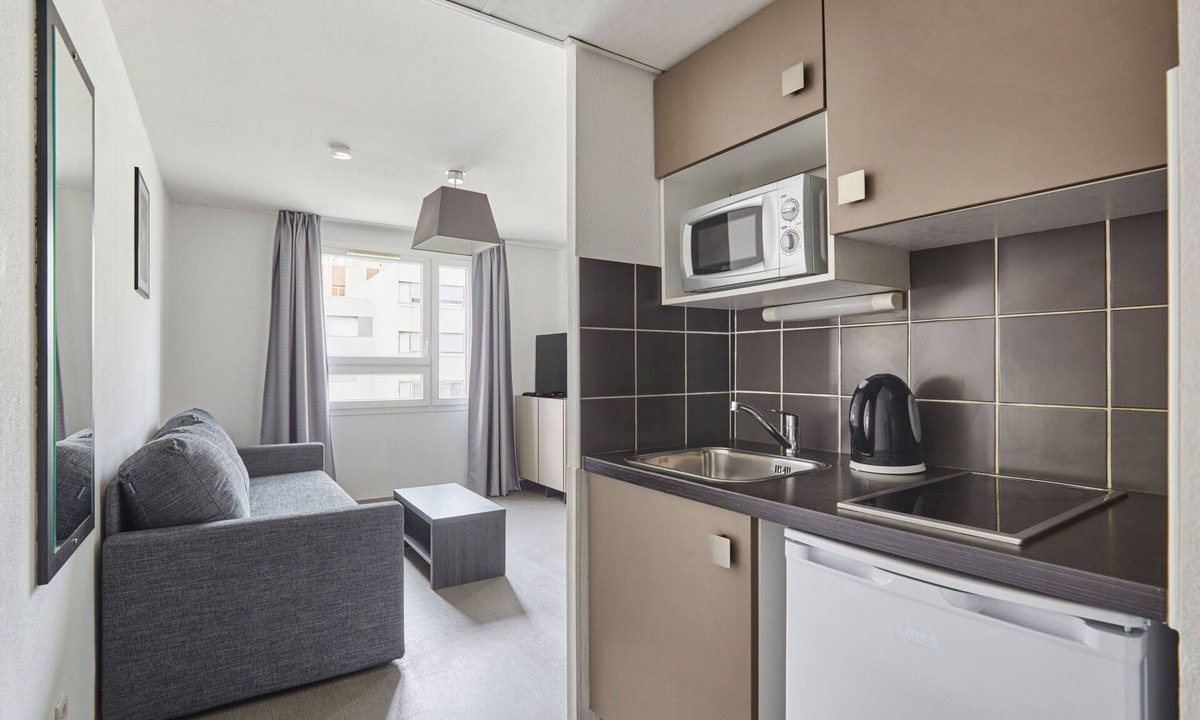 Les Chutes Lavie Condo | Suite Climatisée. 200m du Métro. Wi-Fi GRATUIT