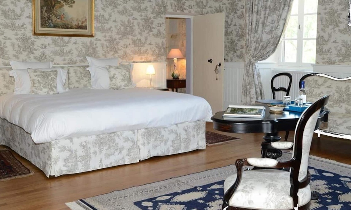 Saint Palais House | Suite-Connected-Ensuite-Garden view