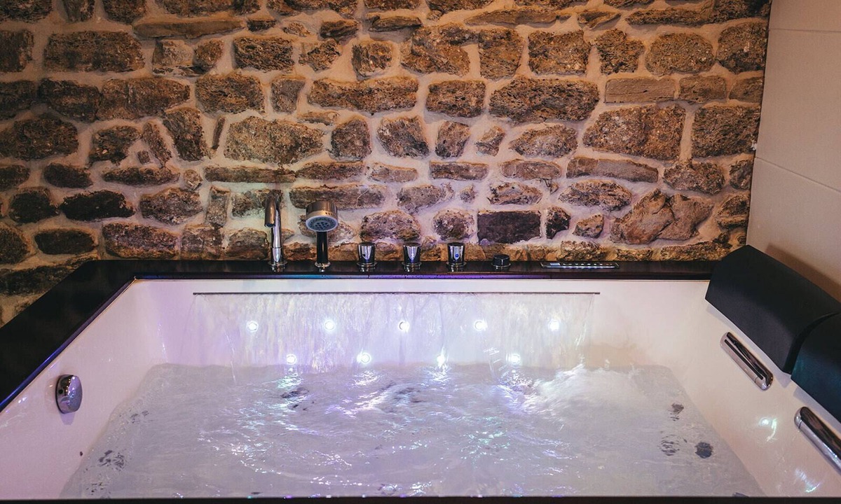 Longmesnil Apartment | Suite de l'Etoile with private jacuzzi and Sauna in Normandy