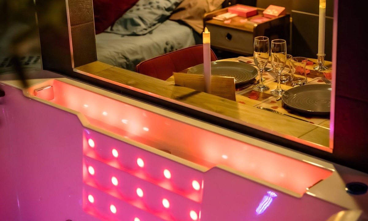 Saint-Blimont Apartment | Suite-Designer-Whirlpool bath