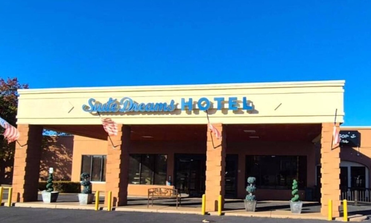 Mattoon Hotel | Suite Dreams Hotel