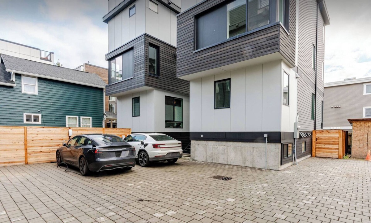 Ballard House | Suite Dreams in Ballard