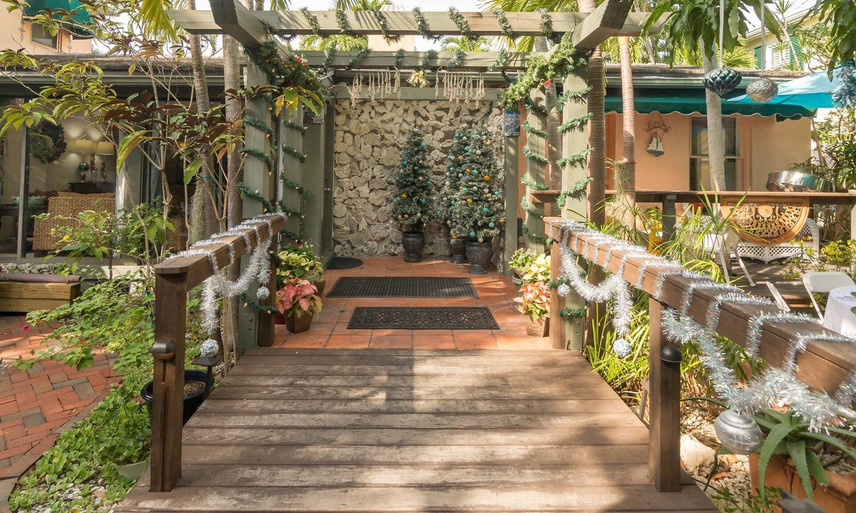 Old Town Bed & Breakfast | Suite Dreams Inn by the Beach