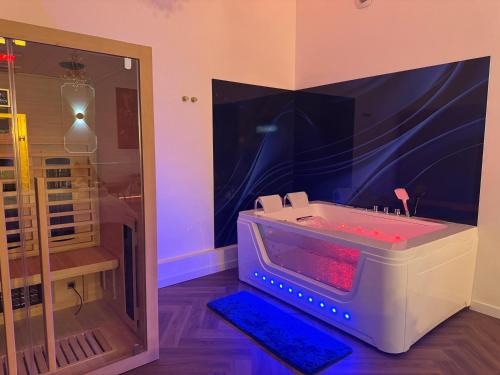 Sedan Apartment | Suite EVASIO, au pied du château fort, parking privé
