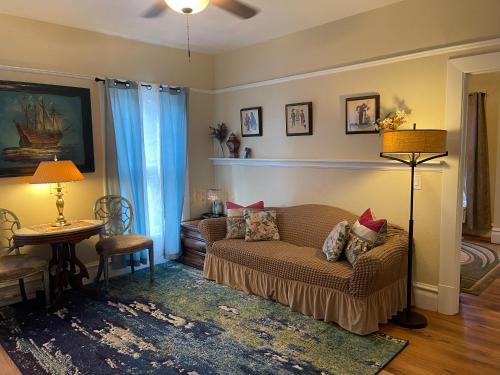 Downtown Riverside House | Suite in Downtown Riverside