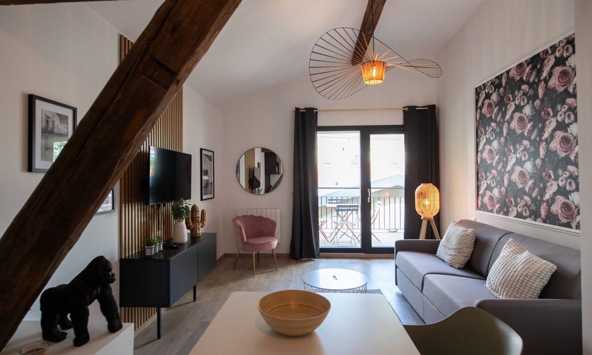 La Demi - Lune Apartment | Suite Kella 2 - Tassin -Lovely studio with balcony