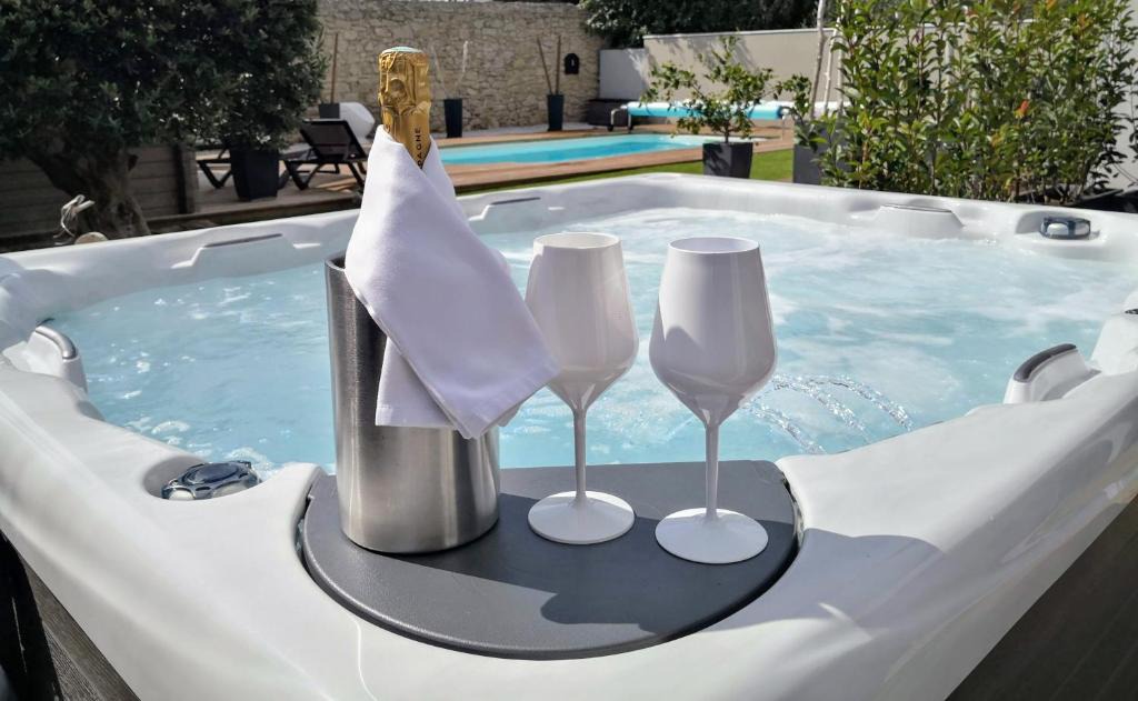 Moussan House | Suite l'inattendu avec Spa privatif et espace bien-être.