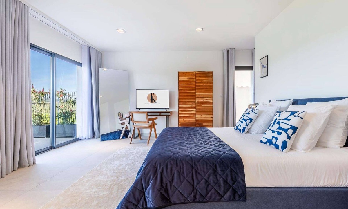 Plaissan Bed & Breakfast | Suite "La Sunset" - Heated pool & SPA