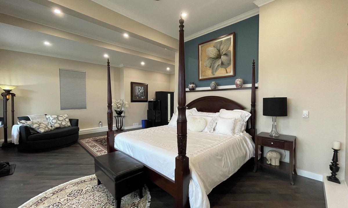 Leeds and the Thousand Islands Apartment | SUITE - LUXURIOUS & TRANQUIL WATERFRONT WALKOUT, WITH STUNNING VIEWS & GARDENS