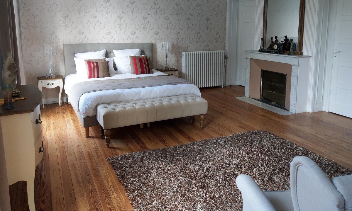 Labruguiere House | Suite-Luxury-Ensuite with Shower-Park view
