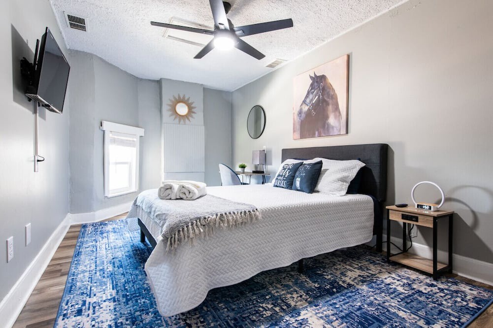 Smoketown Jackson Apartment | Suite near downtown Louisville, KY · Suite XI