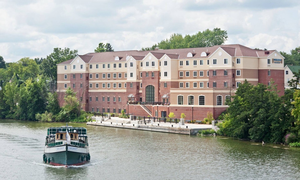 Rochester Apartment | Suite Near Rochester University | Gym Access