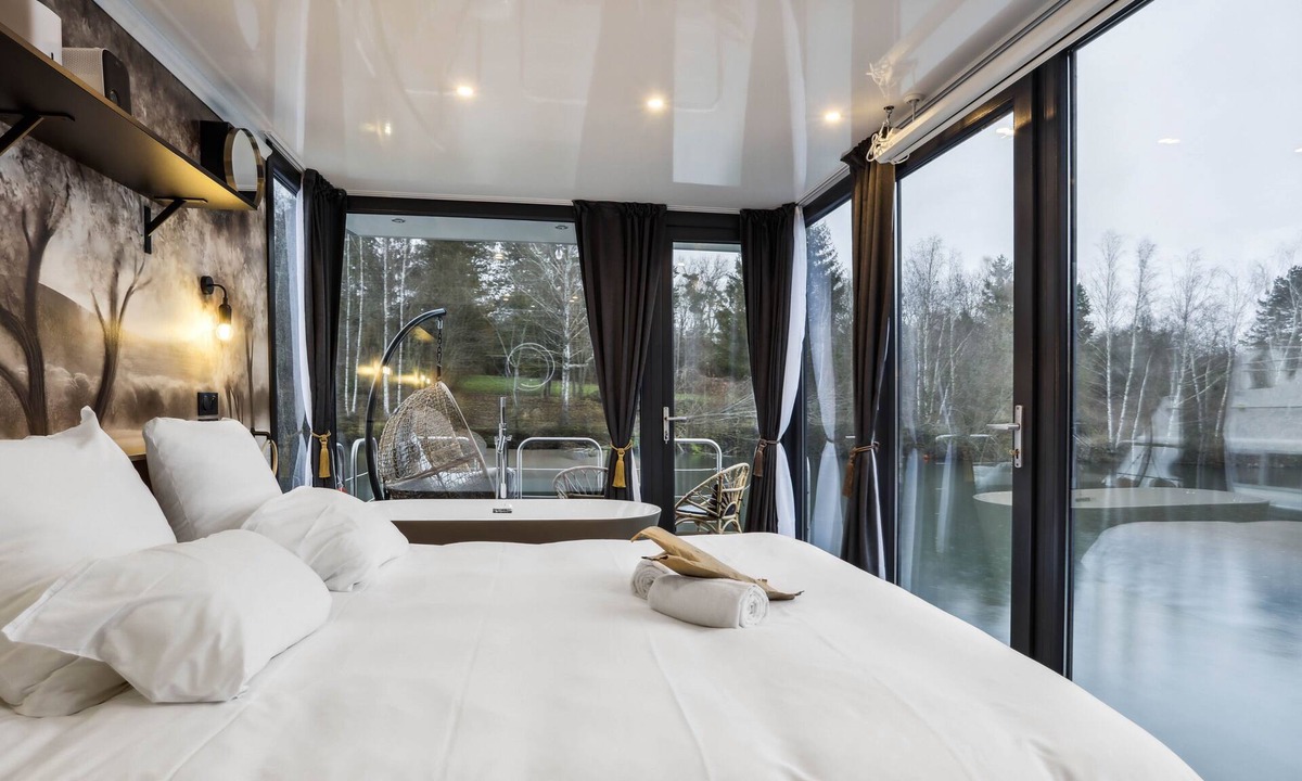 Seine-et-Marne Boat Rental | Suite panoramique pour amoureux - L'Ambroselli