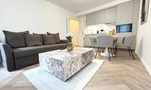 Ferrandiere - Maisons Neuves Apartment | Suite Paradigme