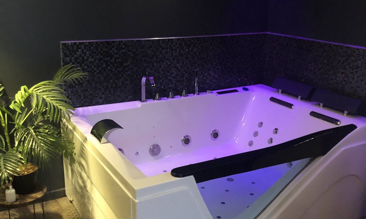 Emanville House | Suite Pour 2 Avec Jacuzzi Privatif
